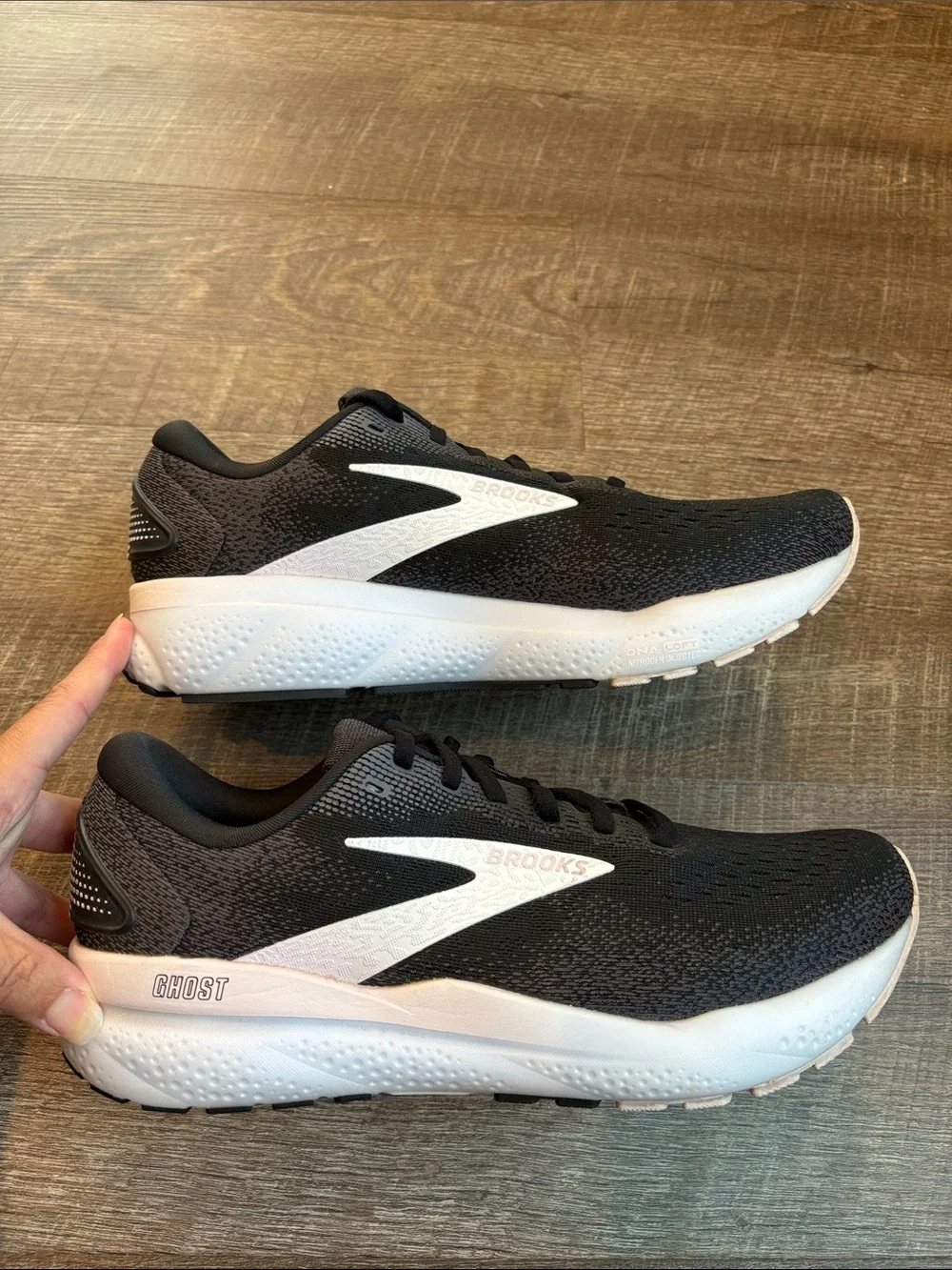 Brooks Ghost 16 Running Shoes Women’s 10.5 Black/White/Orchid Ice
